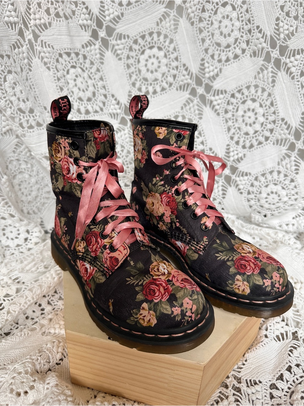 Dr. Martens 1460 Victorian Flowers Floral Canvas Combat Boots Women's Sz 7 RARE - Picture 2 of 15